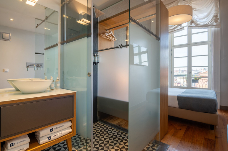 Bathroom 5, Santa Catarina FLH Suites, Porto