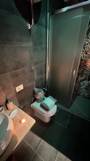 Bathroom, Crazy Love, Napoli