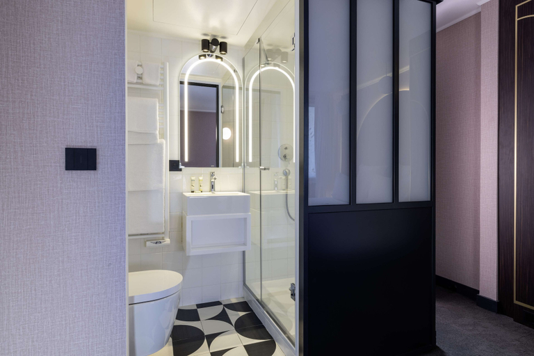 Bathroom 4, Best Western Plus Bretagne Montparnasse, Paris