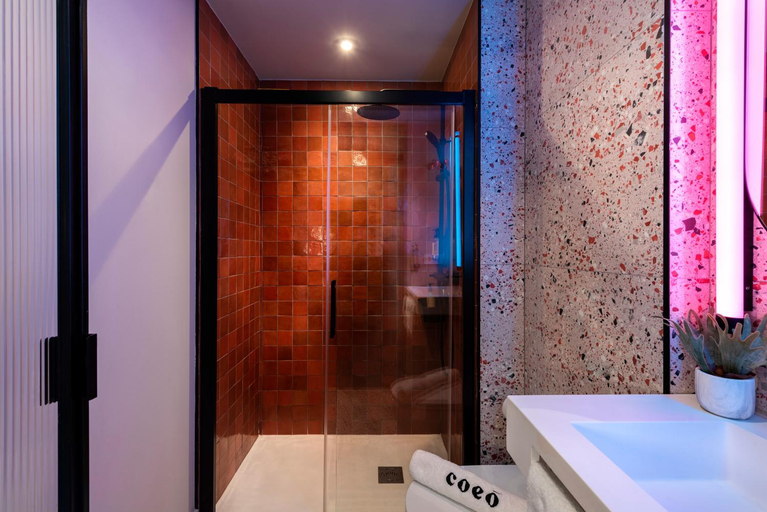 Bathroom 3, Coeo Pena Design Apartments, Málaga