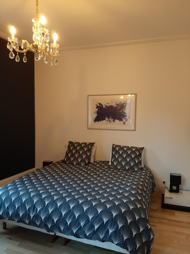Bedroom 2, Suite Yves Klein - proche gare et centre-ville- entree privee, Vosges
