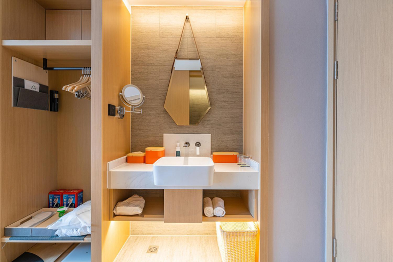 Bathroom 3, Atour Hotel Wuxi Huishan Wanda Plaza, Wuxi