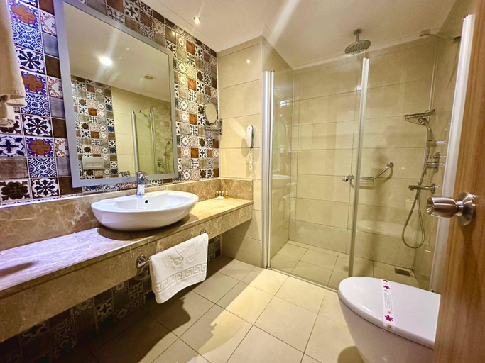 Bathroom 5, Blue Wave Suite Hotel, Alanya