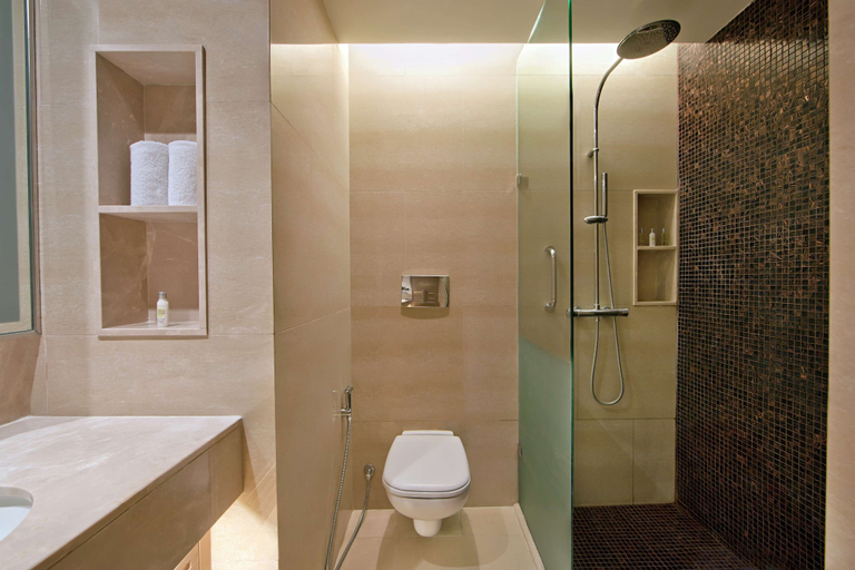 Bathroom 5, DoubleTree Suites by Hilton Bengaluru Outer Ring Road, Bangalore