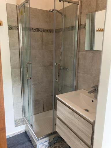 Bathroom 3, L'AUBERGE DE LA GOUTILLE, Hautes-Pyrénées