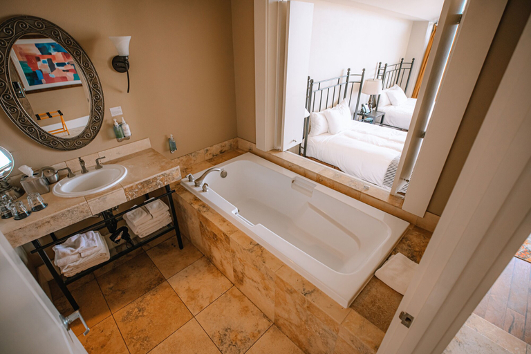 Bathroom 4, Sagecliffe Resort & Spa, Grant