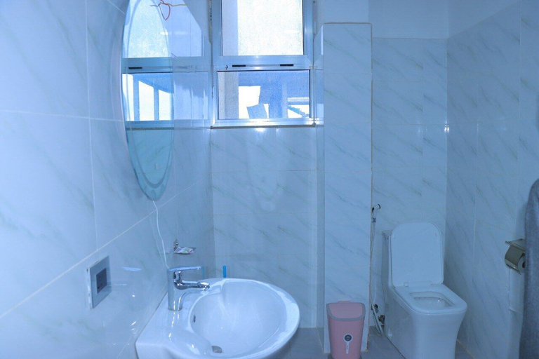 Bathroom, Maldyor Hotel, Debubawi