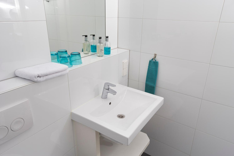 Bathroom 3, Bed & Breakfast Hotel Malts, Haarlem