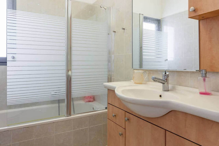 Bathroom 4, Netanya Family Apt & Balcony by FeelHome