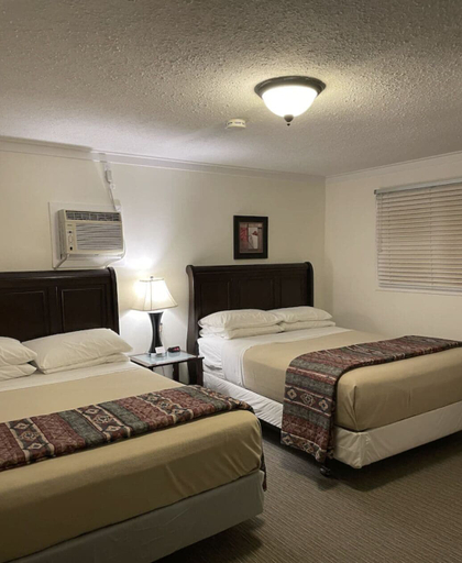 Bedroom 3, Hi-Way Motel, Division No. 9