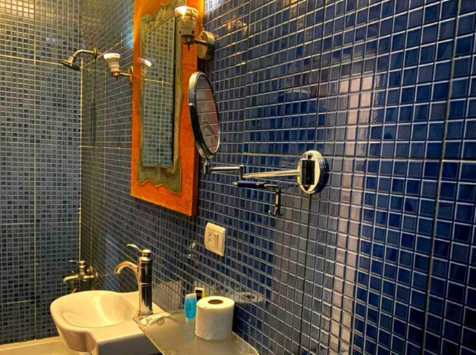 Bathroom 3, Golden Hotel, Qasr an-Nil