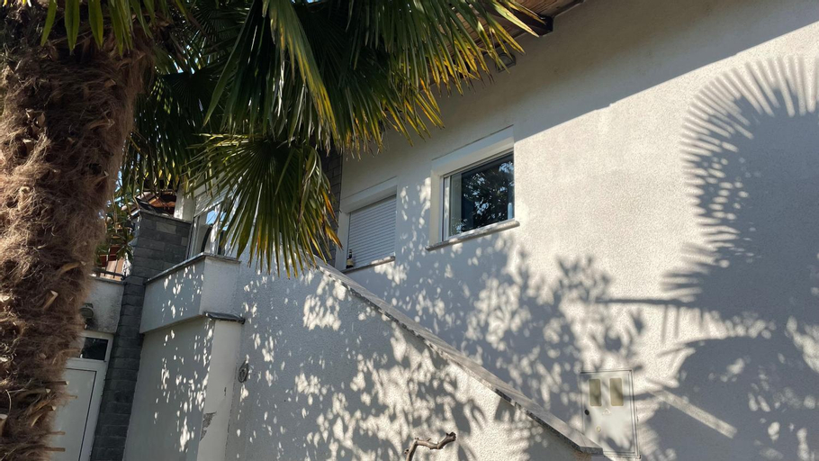 Exterior 23