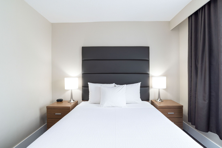Bedroom 4, Sandman Hotel Grande Prairie, Division No. 19