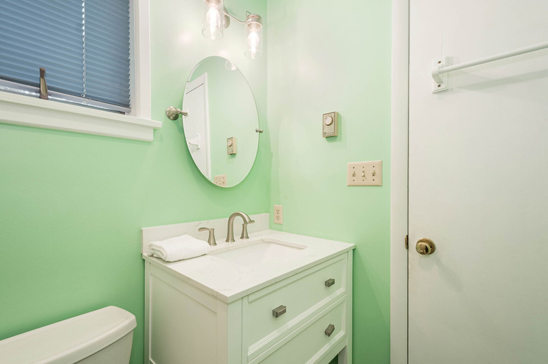 Bathroom 4, Rock Lodge, Garrett