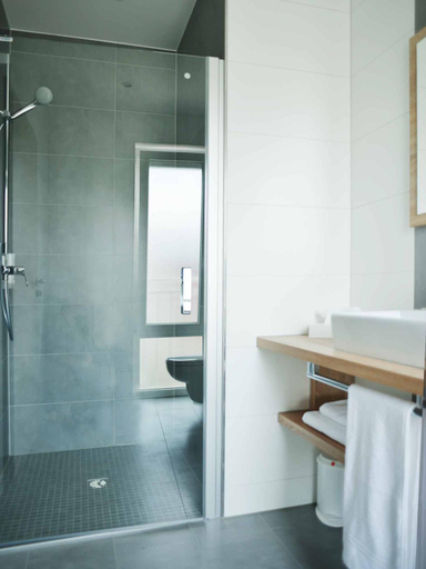 Bathroom 4, R & J Hotel, Ortenaukreis
