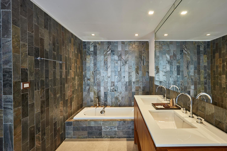 Bathroom 13