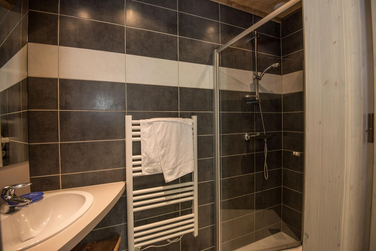 Bathroom 2, Les Adrets, Vosges