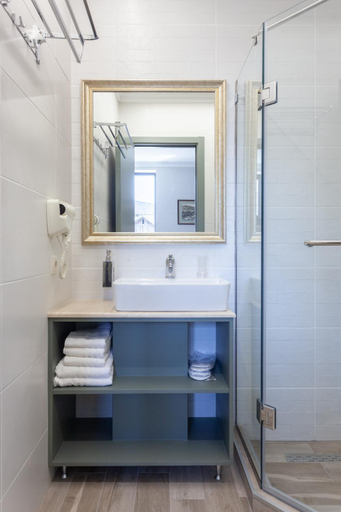 Bathroom 2, Hotel Old Wall, Tbilisi