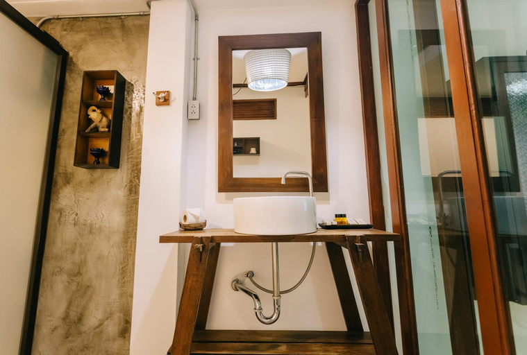 Bathroom 5, Ban Chang Tong, Muang Chiang Mai