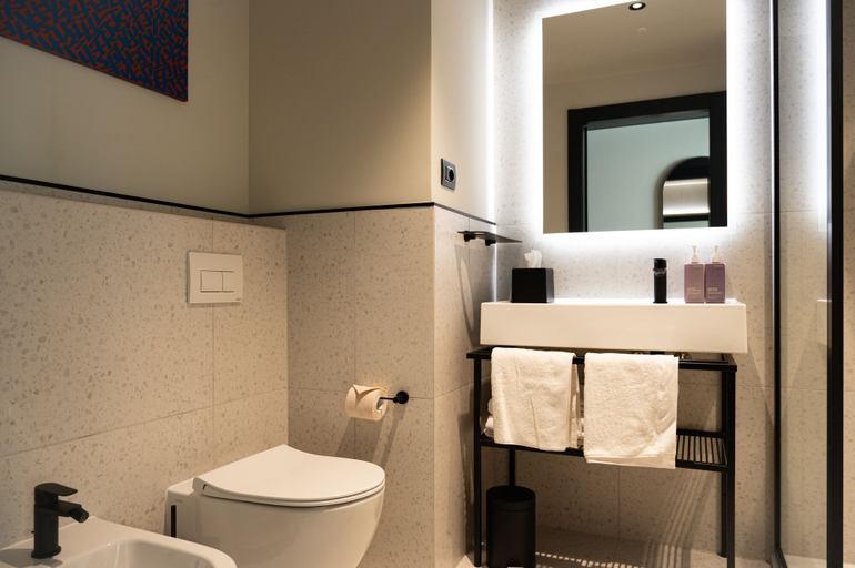 Bathroom 5, TRIBE Milan Malpensa, Varese