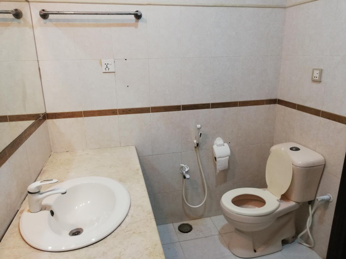 Bathroom 3, Hotel Island Clifton, Karachi