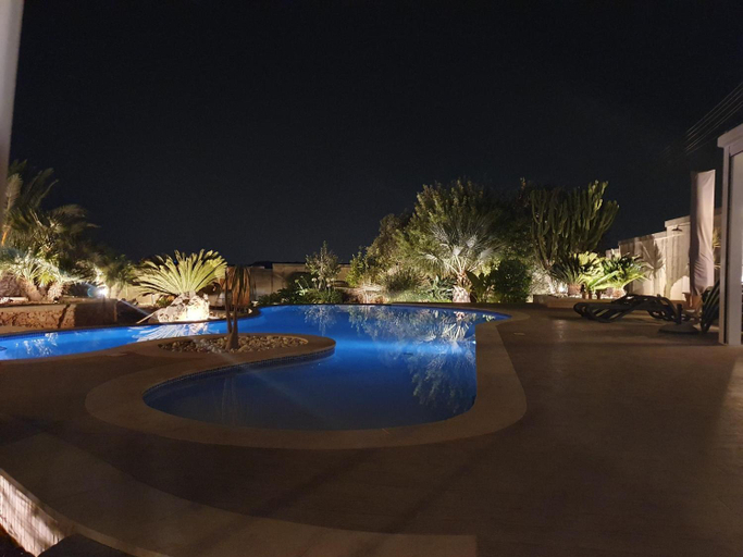 Others 4, Id-Dwejra, Country Residence