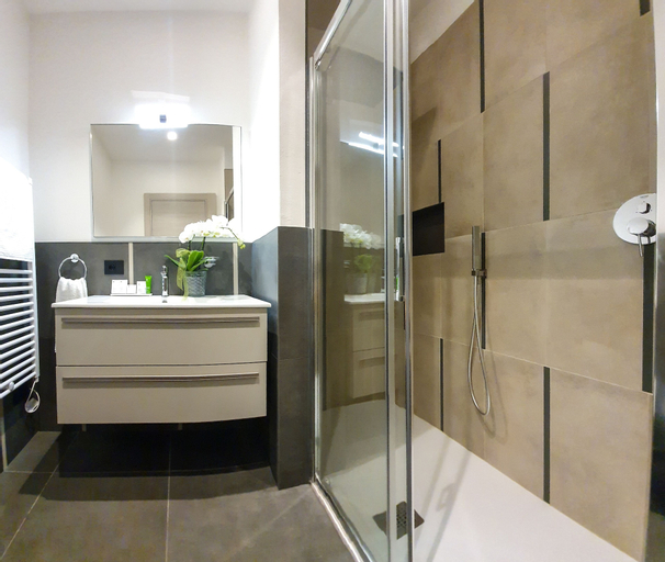 Bathroom 13