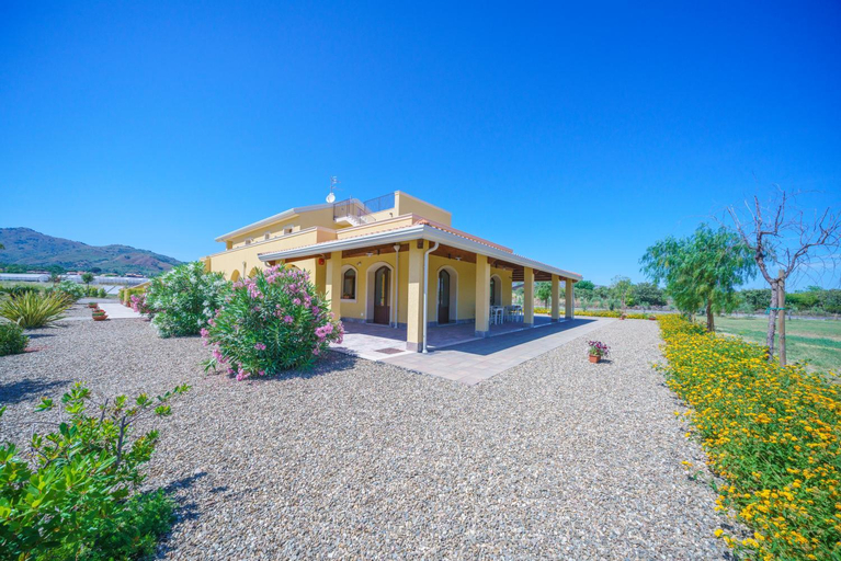Others 5, Minissale Farmhouse, Catania