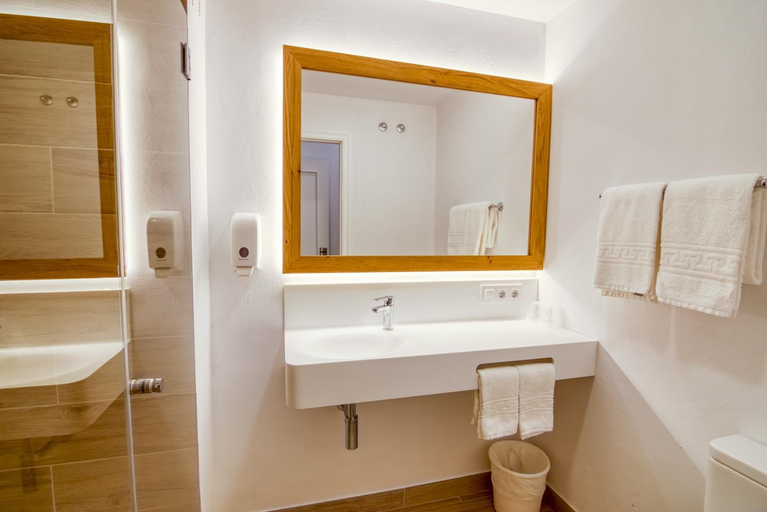 Bathroom 4, Hostal La Isla, Baleares
