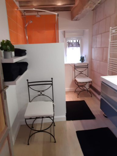 Others 5, Agreables chambres d'hotes dans maison XVIIIe, Loir-et-Cher