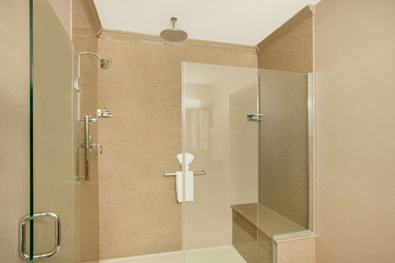 Bathroom 4, Wingate by Wyndham - Columbia, Boone
