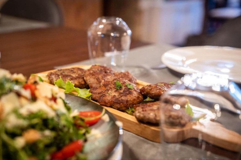 Food & Drinks 5, Bujtina Kapllani, Beratit