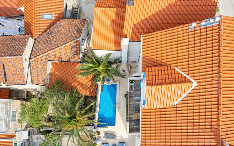 Exterior & Views, Villa Capitis in the Centre - Deluxe Apartment with Swimming Pool, Hvar