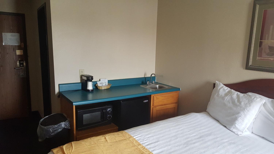 Bedroom 3, Americas Best Value Inn St. Louis South, Saint Louis