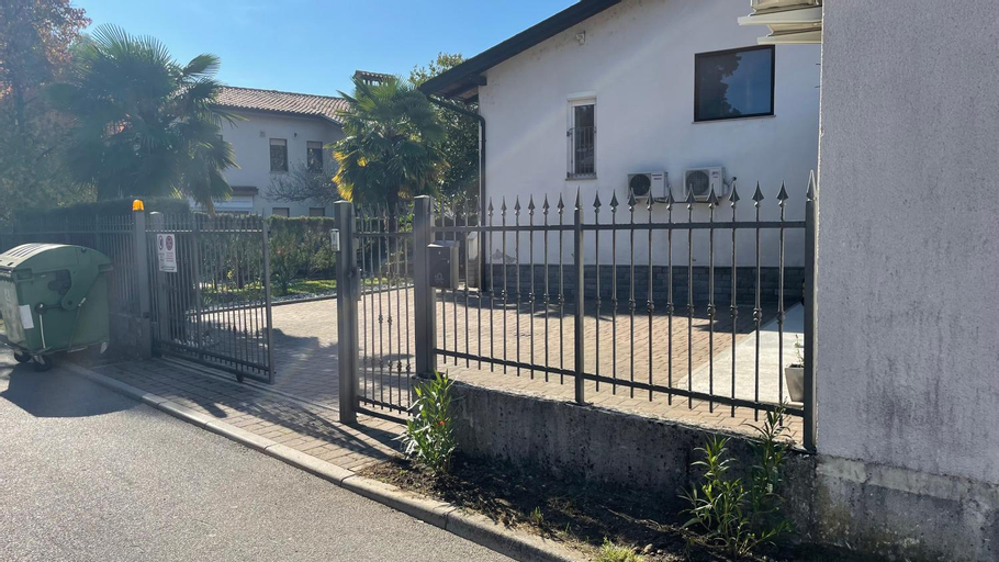 Exterior 16
