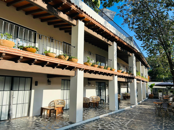 Exterior & Views