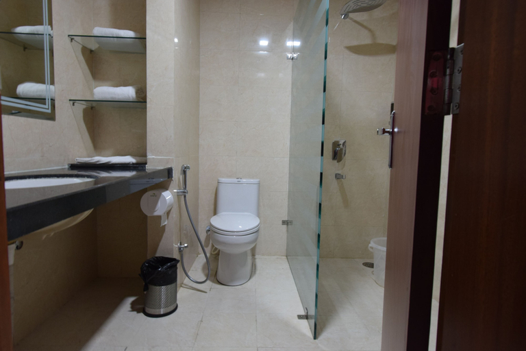 Bathroom 3, The Sky Imperial Hotel Gopal Darshan, Rajsamand