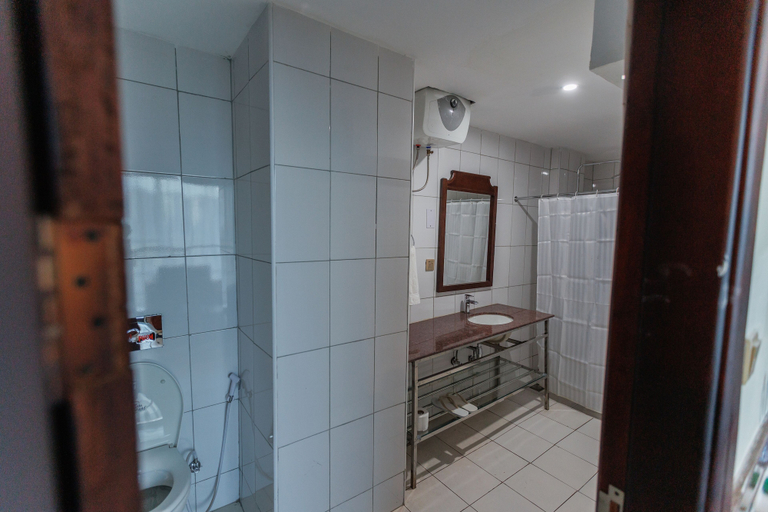 Bathroom 4, Koki Hotel, Kampala