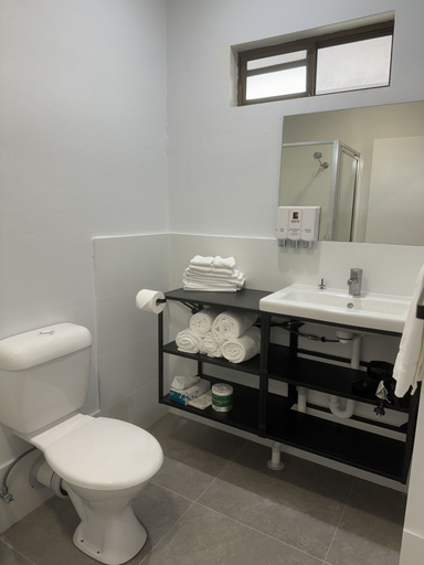 Bathroom 3, Longreach Motor Inn, Longreach