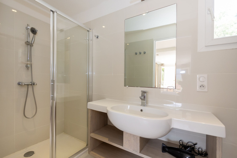 Bathroom 4, Hôtel et Résidence Ta Kladia - Omigna, Corse-du-Sud