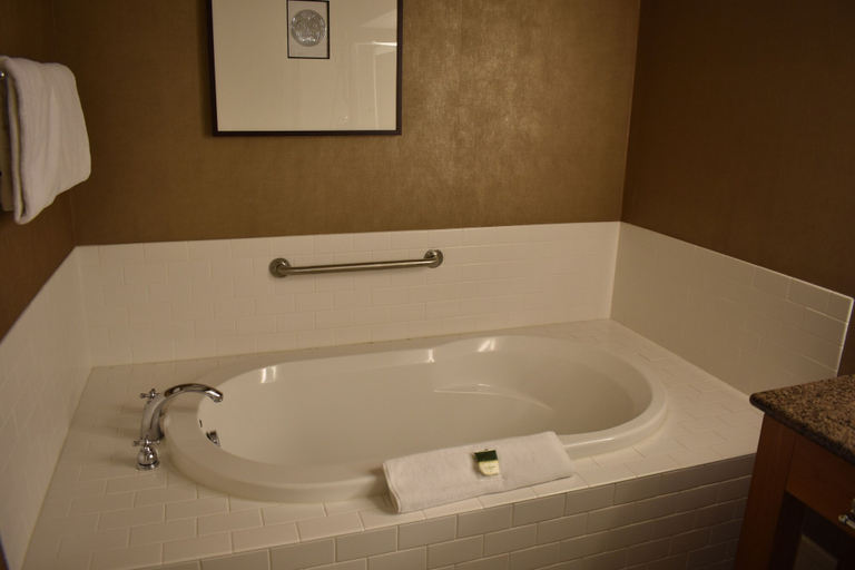 Bathroom 4, Fairways Hotel on the Mountain, Capital