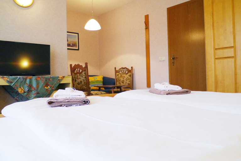 Bedroom 4, Landgasthof Zum Hirschen, Tirschenreuth