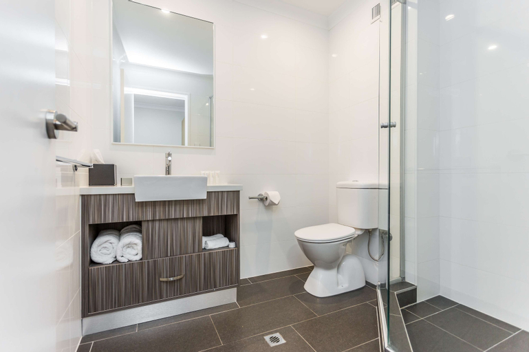Bathroom 16