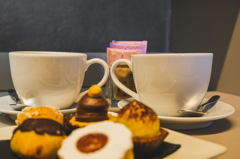 Food & Drinks 9