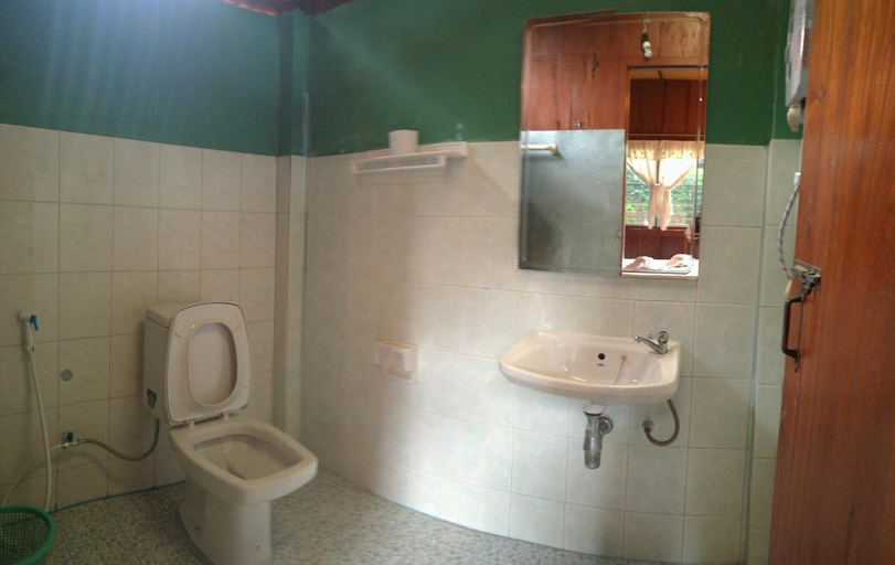 Bathroom 2, Evergreen Guesthouse, Pai