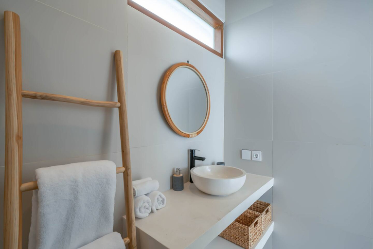 Bathroom 3, Villa Paradiso : Minimalist 2BR Villa in Umalas, Badung