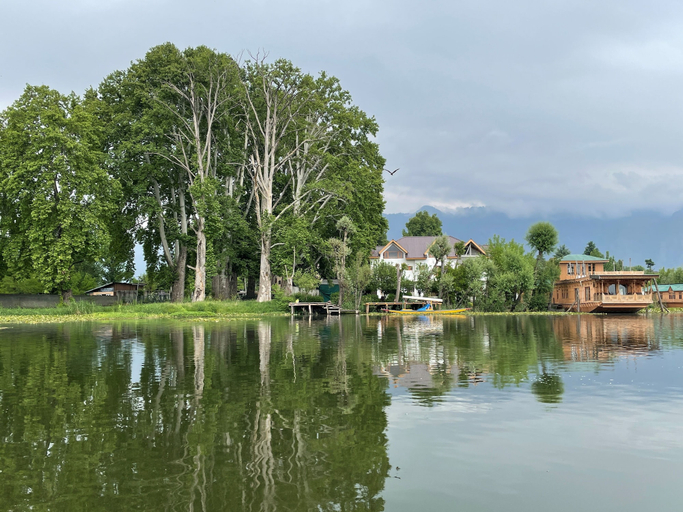 Others 4, New York Houseboat, Srinagar