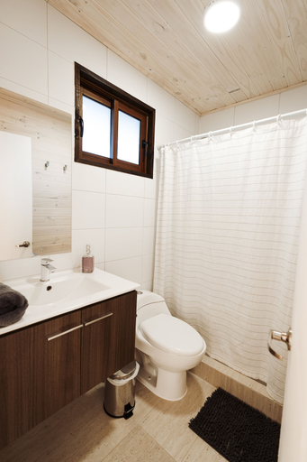 Bathroom, Viento Bravo, Cardenal Caro