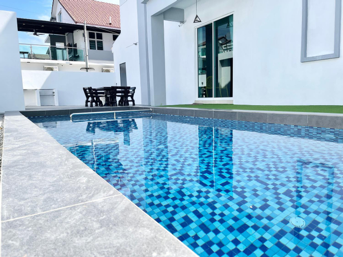 Swimming Pool 11