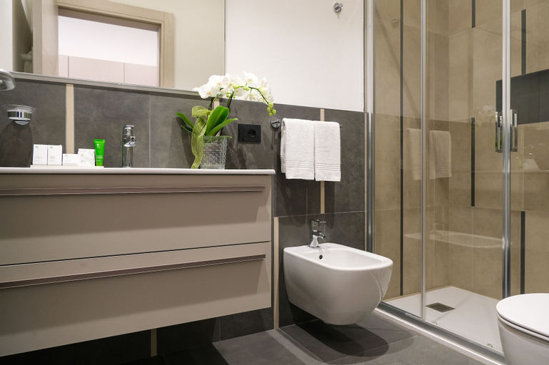 Bathroom 10